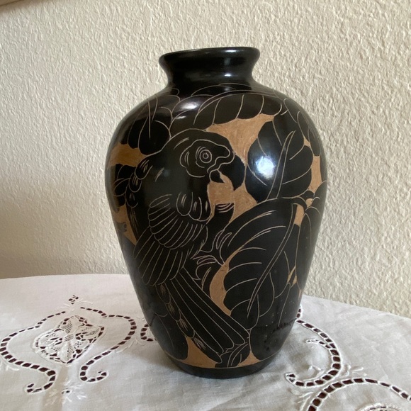 Terracotta Vase Hand Carved Art Bird Nicaragua Signed Urn Parrot - Picture 8 of 10